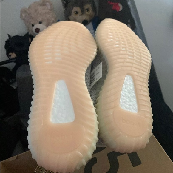 Yeezy non reflective size 10 - Picture 5 of 6